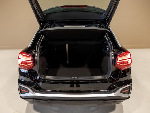 Audi Q2 35 TFSI S-Line Edition / 150pk / Leder / Stoelverwarming / Keyless entry / Matrix LED / Adaptieve... ActivLease financial lease