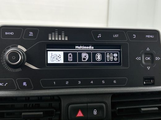 Citroën Berlingo 1.2 Benzine 111PK Euro6 / Distributie is vervangen  /Trekhaak / RVS imperiaal  / Schuifdeur / Air... ActivLease financial lease