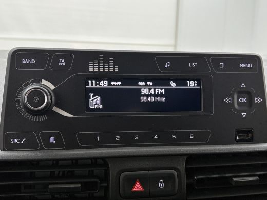 Citroën Berlingo 1.2 Benzine 111PK Euro6 / Distributie is vervangen  /Trekhaak / RVS imperiaal  / Schuifdeur / Air... ActivLease financial lease