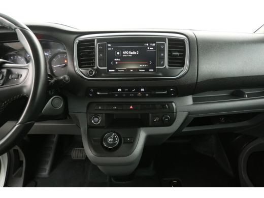 Opel Vivaro 2.0 BlueHDi 145PK L3H1 | Aut. | Airco | Camera | Cruise | Carplay | Trekhaak | 3 Zits | Parkeersens. ActivLease financial lease