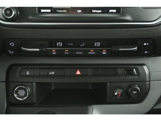 Opel Vivaro 2.0 BlueHDi 145PK L3H1 | Aut. | Airco | Camera | Cruise | Carplay | Trekhaak | 3 Zits | Parkeersens. ActivLease financial lease