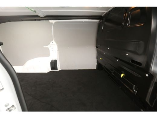 Opel Vivaro 2.0 BlueHDi 145PK L3H1 | Aut. | Airco | Camera | Cruise | Carplay | Trekhaak | 3 Zits | Parkeersens. ActivLease financial lease