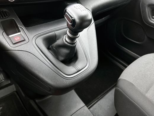 Peugeot Partner 1.2 Benzine 111PK Euro6 Premium / Airco / Navigatie / Cruise-ctr. / Schuifdeur + Raam / Radio mul... ActivLease financial lease