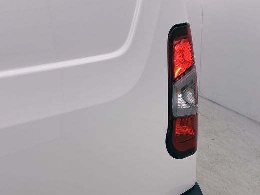 Peugeot Partner 1.2 Benzine 111PK Euro6 Premium / Airco / Navigatie / Cruise-ctr. / Schuifdeur + Raam / Radio mul... ActivLease financial lease