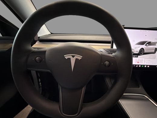 Tesla Model Y RWD 58 kWh SoH 94,5% / Trekhaak / Panoramadak / Warmtepomp / Memory / Stoelverwarming en Ventilat... ActivLease financial lease