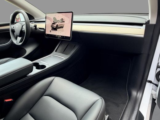 Tesla Model Y RWD 58 kWh SoH 94,5% / Trekhaak / Panoramadak / Warmtepomp / Memory / Stoelverwarming en Ventilat... ActivLease financial lease