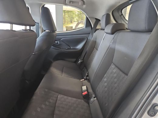 Toyota Yaris 1.5 Hybrid 115 Active stoelverwarming / stuurverwarming/ apple carplay / android auto ActivLease financial lease