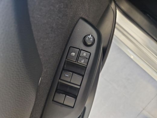 Toyota Yaris 1.5 Hybrid 115 Active stoelverwarming / stuurverwarming/ apple carplay / android auto ActivLease financial lease
