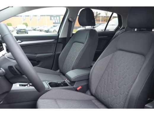 Volkswagen Golf Life Edition eHybrid Inclusief &euro;2000,- inruilvoordeel | Trekhaak, elektrisch uitklapbaar | 'App-C... ActivLease financial lease
