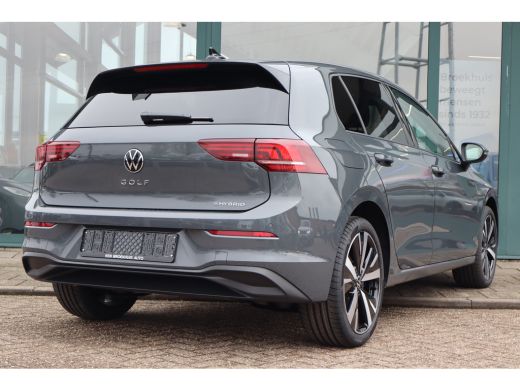 Volkswagen Golf Life Edition eHybrid Inclusief &euro;2000,- inruilvoordeel | Trekhaak, elektrisch uitklapbaar | 'App-C... ActivLease financial lease