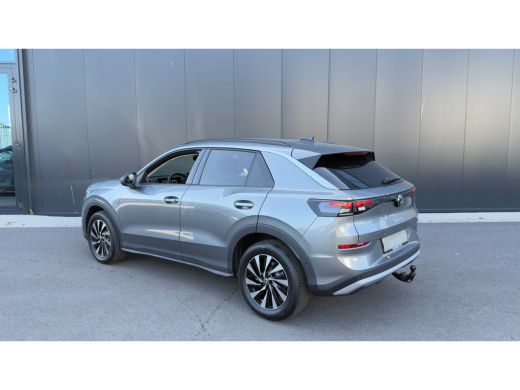 Volkswagen T-Roc Life First Edition Inclusief &euro;2000,- inruilvoordeel | 'App-Connect' draadloze smartphone integrat... ActivLease financial lease