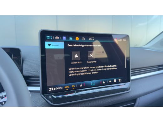 Volkswagen T-Roc Life First Edition Inclusief &euro;2000,- inruilvoordeel | 'App-Connect' draadloze smartphone integrat... ActivLease financial lease