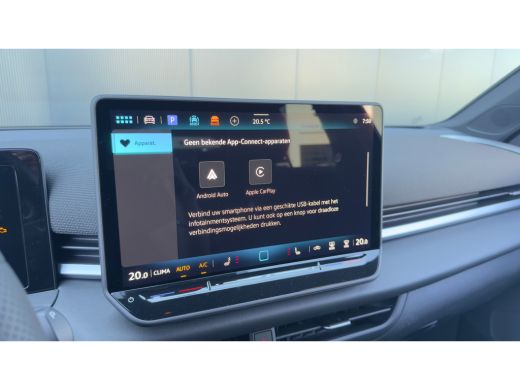 Volkswagen T-Roc R-Line First Edition Inclusief &euro;2000,- inruilvoordeel | 'App-Connect' draadloze smartphone integr... ActivLease financial lease