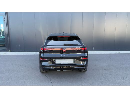Volkswagen T-Roc R-Line First Edition Inclusief &euro;2000,- inruilvoordeel | 'App-Connect' draadloze smartphone integr... ActivLease financial lease