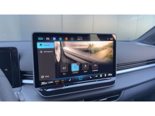 Volkswagen T-Roc R-Line First Edition Inclusief &euro;2000,- inruilvoordeel | 'App-Connect' draadloze smartphone integr... ActivLease financial lease
