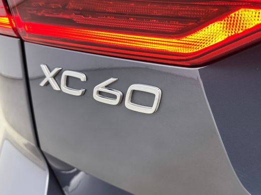 Volvo  XC60 T6 Recharge Ultra Dark | 20" | Trekhaak | Panoramadak | Full LED | 360 Camera | Head-Up | Harman ... ActivLease financial lease
