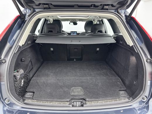 Volvo  XC60 T6 Recharge Ultra Dark | 20" | Trekhaak | Panoramadak | Full LED | 360 Camera | Head-Up | Harman ... ActivLease financial lease