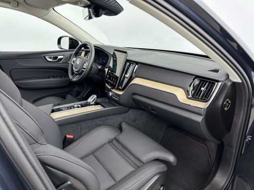 Volvo  XC60 T6 Recharge Ultra Dark | 20" | Trekhaak | Panoramadak | Full LED | 360 Camera | Head-Up | Harman ... ActivLease financial lease