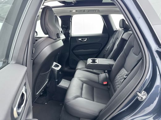 Volvo  XC60 T6 Recharge Ultra Dark | 20" | Trekhaak | Panoramadak | Full LED | 360 Camera | Head-Up | Harman ... ActivLease financial lease