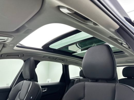 Volvo  XC60 T6 Recharge Ultra Dark | 20" | Trekhaak | Panoramadak | Full LED | 360 Camera | Head-Up | Harman ... ActivLease financial lease