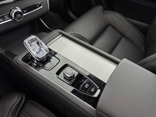 Volvo  XC90 T8 Recharge Ultra Black Edition Excecutive | 22" | Gelaagd & Getint Glas | Geint. Kinderzitje | L... ActivLease financial lease
