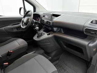 Citroën Berlingo 1.2 Benzine 111PK Euro6 / Distributie is vervangen  /Trekhaak / RVS imperiaal  / Schuifdeur / Air...