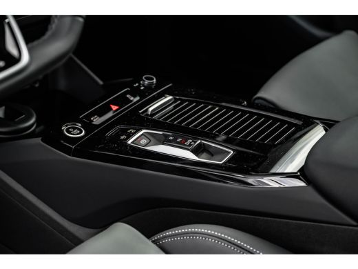 Audi Q6 e-tron S edition 83 kWh 252 pk | Adaptive air suspension | Adaptive cruise control | Audi sound system ActivLease financial lease