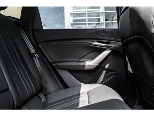 Audi Q6 e-tron S edition 83 kWh 252 pk | Adaptive air suspension | Adaptive cruise control | Audi sound system ActivLease financial lease