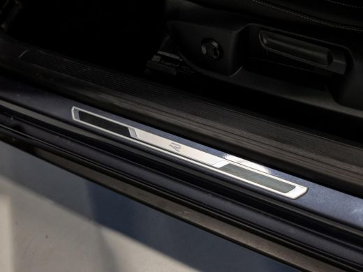 Volkswagen T-Roc 1.5 TSI 3x R-Line / 150pk / Beats / Leder / Stoel en stuur verwarming / ActivLease financial lease