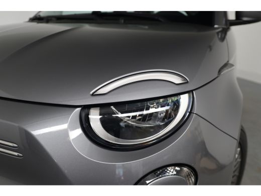 Fiat 500 Icon 42 kWh | Navigatie | Parkeersensoren | Cruise Control | Lichtmetalen velgen | Keyless | Appl... ActivLease financial lease
