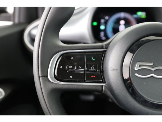 Fiat 500 Icon 42 kWh | Navigatie | Parkeersensoren | Cruise Control | Lichtmetalen velgen | Keyless | Appl... ActivLease financial lease