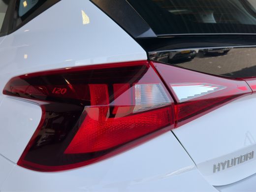 Hyundai i20 1.2 MPI 83pk Comfort | Airco | Camera | Carplay | Cruise control | Dodehoek detectie | Navigatie ... ActivLease financial lease