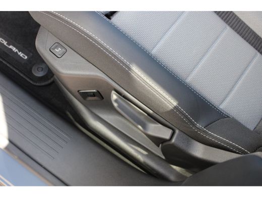 Opel Grandland 1.6 Turbo Plug-in-Hybrid Business Edition GS | Panorama/schuifdak | Trekhaak | All season | Focal... ActivLease financial lease