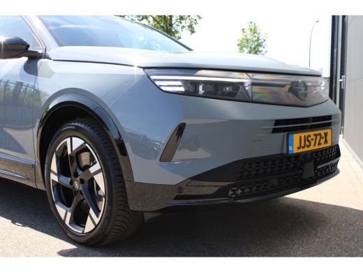 Opel Grandland 1.6 Turbo Plug-in-Hybrid Business Edition GS | Panorama/schuifdak | Trekhaak | All season | Focal... ActivLease financial lease
