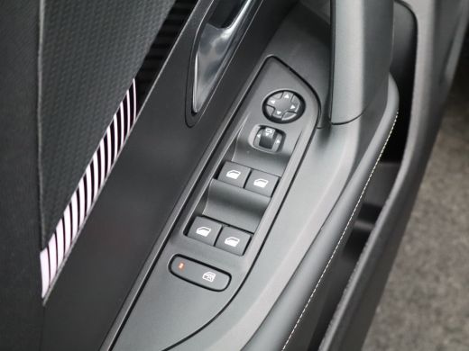 Peugeot e-2008 EV Allure Avantage 54 kWh | 360* Camera | Adaptieve cruise | Navi | Carplay | PDC V+A | 17"LMV | ActivLease financial lease