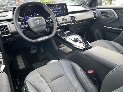 Toyota Urban Cruiser Executive AWD 61 kWh |  &euro; 2.500 extra inruilwaarde | ActivLease financial lease