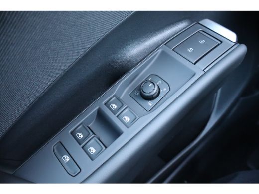 Volkswagen T-Roc Life First Edition | 'App-Connect' draadloze smartphone integratie | Automatische afstandsregelin... ActivLease financial lease