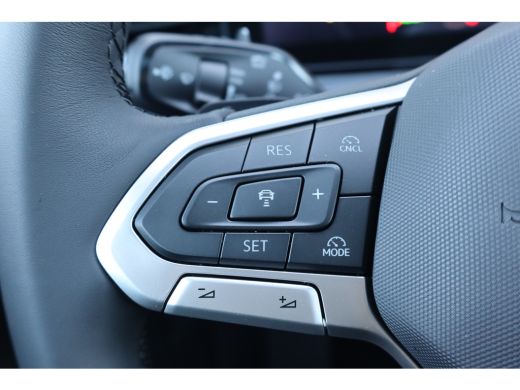 Volkswagen T-Roc Life First Edition | 'App-Connect' draadloze smartphone integratie | Automatische afstandsregelin... ActivLease financial lease