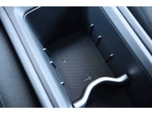 Volkswagen T-Roc Life First Edition | 'App-Connect' draadloze smartphone integratie | Automatische afstandsregelin... ActivLease financial lease