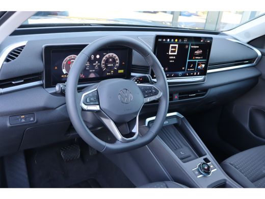 Volkswagen T-Roc Life First Edition | 'App-Connect' draadloze smartphone integratie | Automatische afstandsregelin... ActivLease financial lease