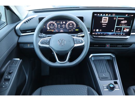 Volkswagen T-Roc Life First Edition | 'App-Connect' draadloze smartphone integratie | Automatische afstandsregelin... ActivLease financial lease
