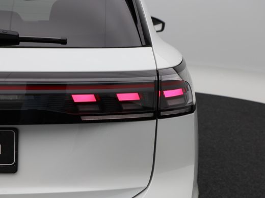 Volkswagen Tiguan 1.5 eHybrid 272 Pk Automaat R-Line Edition | Black Style | Panoramadak | Stoelverwarming | Trekha... ActivLease financial lease