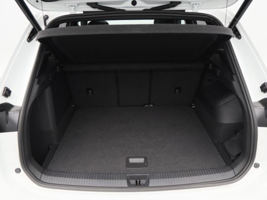 Volkswagen Tiguan 1.5 eHybrid 272 Pk Automaat R-Line Edition | Black Style | Panoramadak | Stoelverwarming | Trekha... ActivLease financial lease