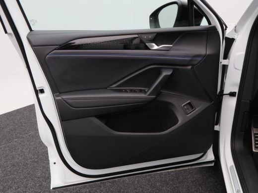 Volkswagen Tiguan 1.5 eHybrid 272 Pk Automaat R-Line Edition | Black Style | Panoramadak | Stoelverwarming | Trekha... ActivLease financial lease