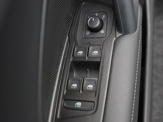 Volkswagen Tiguan 1.5 eHybrid 272 Pk Automaat R-Line Edition | Black Style | Panoramadak | Stoelverwarming | Trekha... ActivLease financial lease