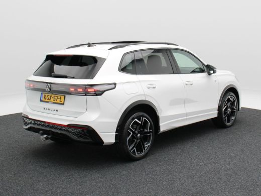 Volkswagen Tiguan 1.5 eHybrid 272 Pk Automaat R-Line Edition | Black Style | Panoramadak | Stoelverwarming | Trekha... ActivLease financial lease
