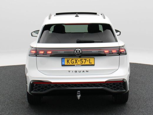 Volkswagen Tiguan 1.5 eHybrid 272 Pk Automaat R-Line Edition | Black Style | Panoramadak | Stoelverwarming | Trekha... ActivLease financial lease