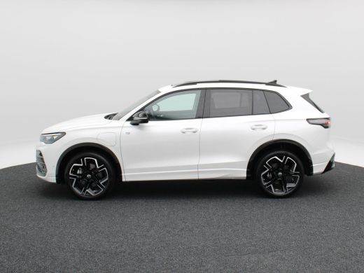 Volkswagen Tiguan 1.5 eHybrid 272 Pk Automaat R-Line Edition | Black Style | Panoramadak | Stoelverwarming | Trekha... ActivLease financial lease
