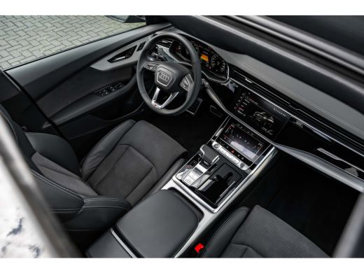 Audi Q8 55 TFSI e quattro Pro Line S 394PK | Trekhaak | 4-wielsturing | Panorama Dak | B&O | Nachtzicht |... ActivLease financial lease