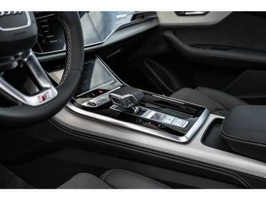 Audi Q8 55 TFSI e quattro Pro Line S 394PK | Trekhaak | 4-wielsturing | Panorama Dak | B&O | Nachtzicht |... ActivLease financial lease